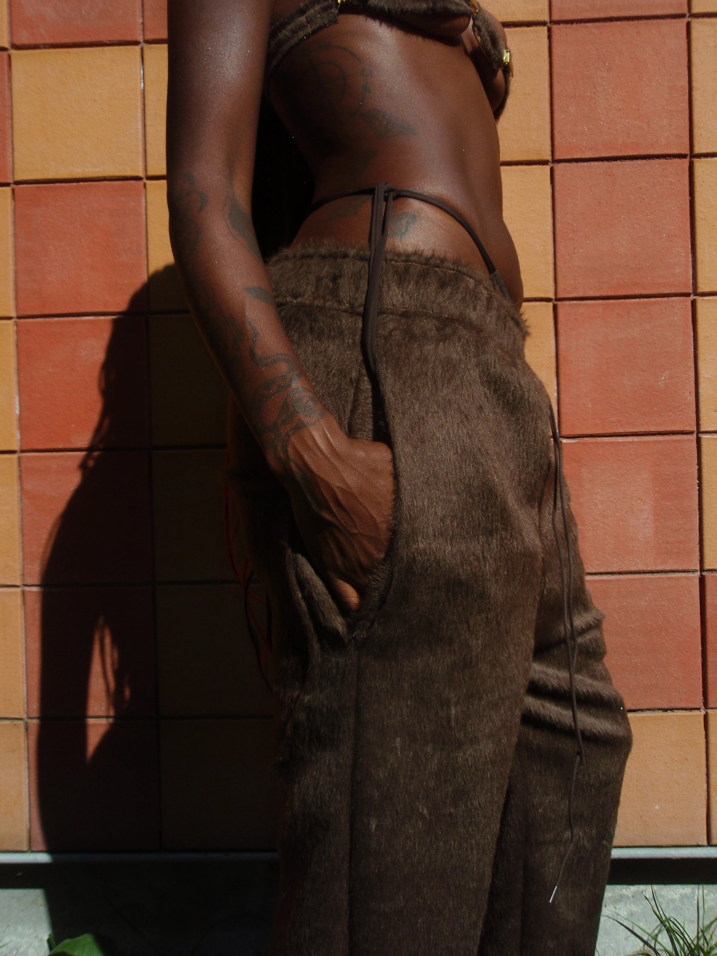 "Risque d’être" faux fur joggers